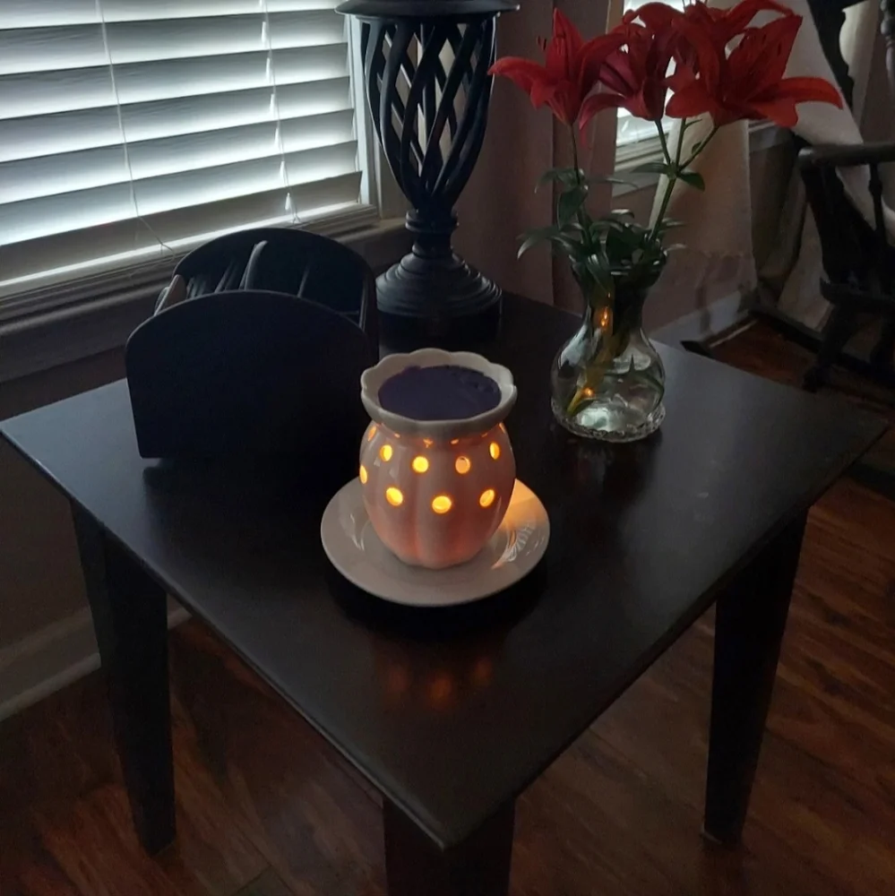 FARMHOUSE CERAMIC WHITE WAX WARMER & 7 WAX TARTS  - SCENTS & WARMER RETIRED BNWT